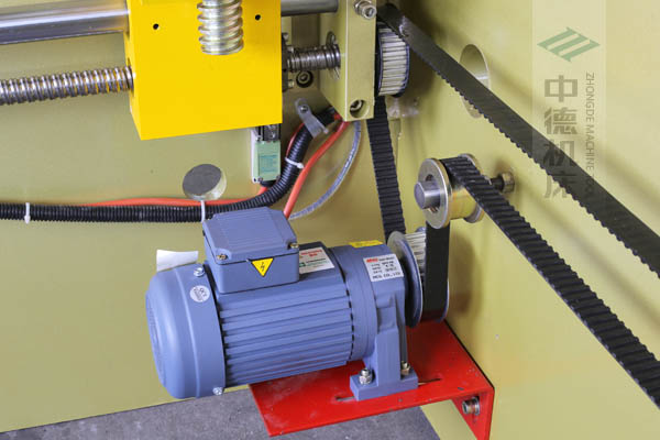 ZDP-4022強(qiáng)扭矩電機(jī)，后退料迅速，鋼絲同步帶精確更靜音.jpg