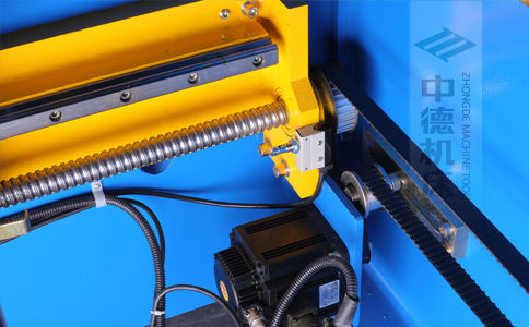 ZDPK-20032X軸配有滾珠絲桿及直線導軌，大功率伺服電機，鋼絲同步帶，能顯著提升X軸定位精度及速度 (2).jpg